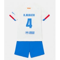 Barcelona Ronald Araujo #4 Bortatröja Barn 2023-24 Kortärmad (+ Korta byxor)